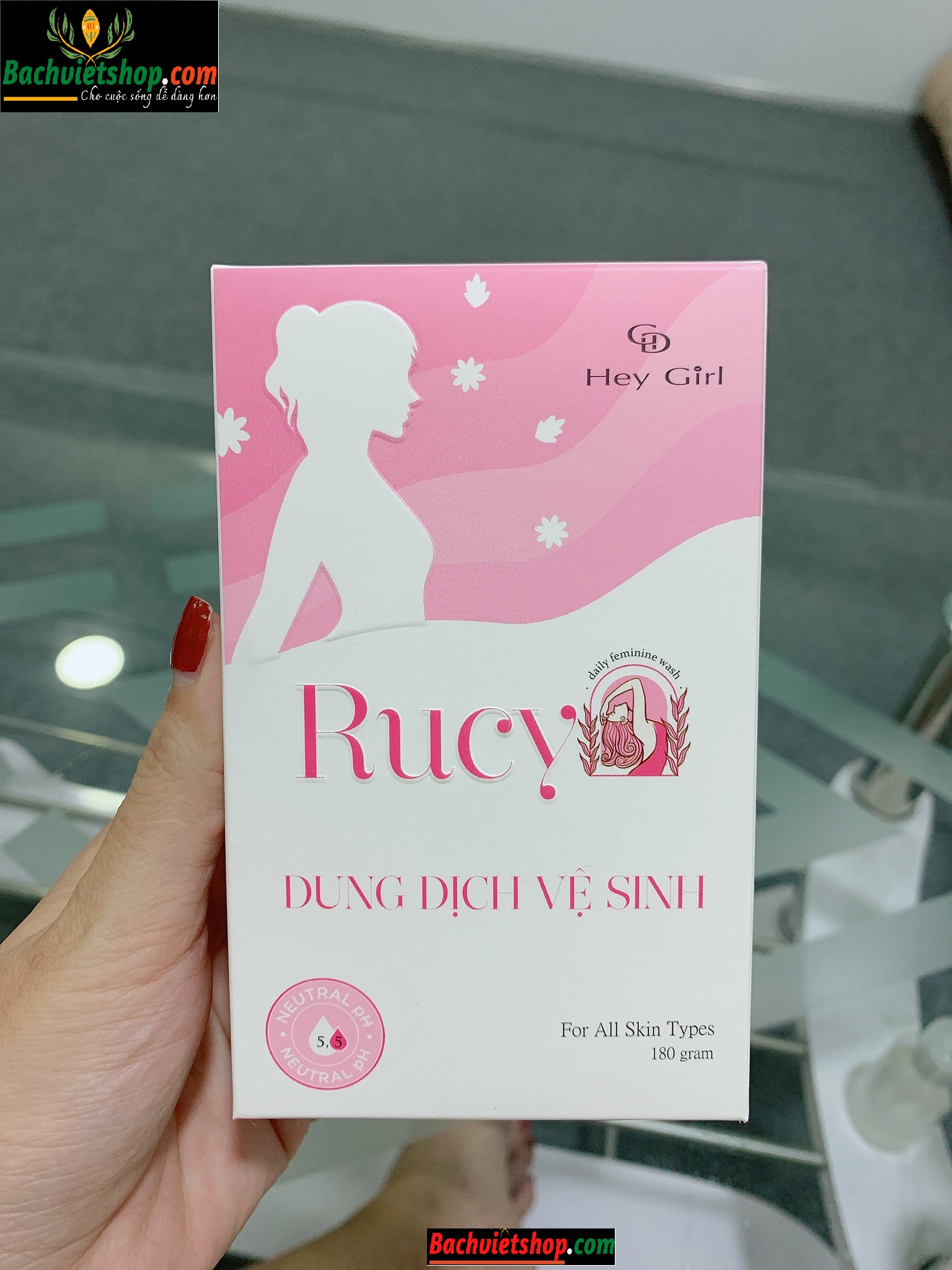 thiết kế bao bì của dung dịch vệ sinh phụ nữ Rucy
