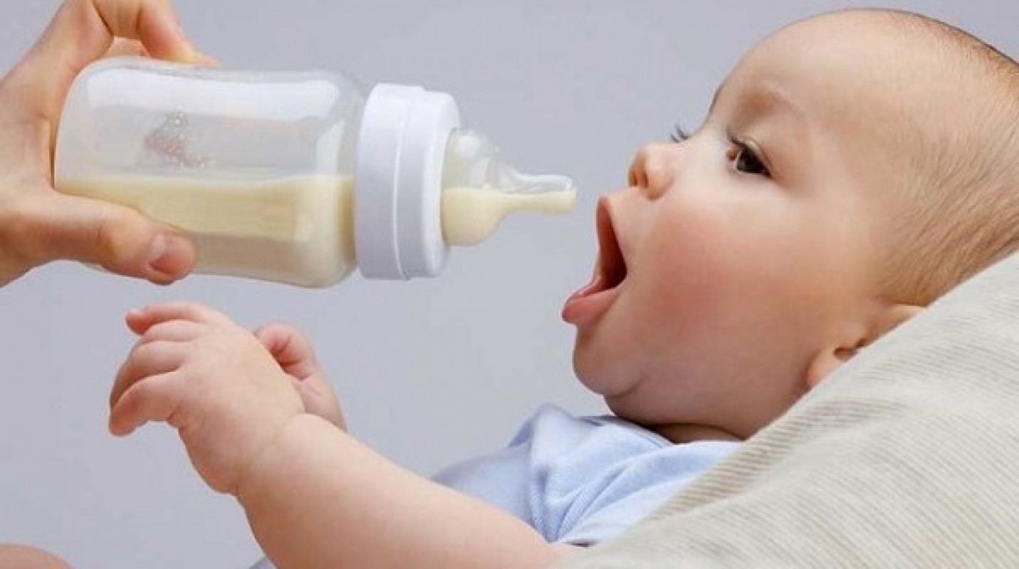 sữa non là nguồn dinh dưỡng cần thiết cho trẻ